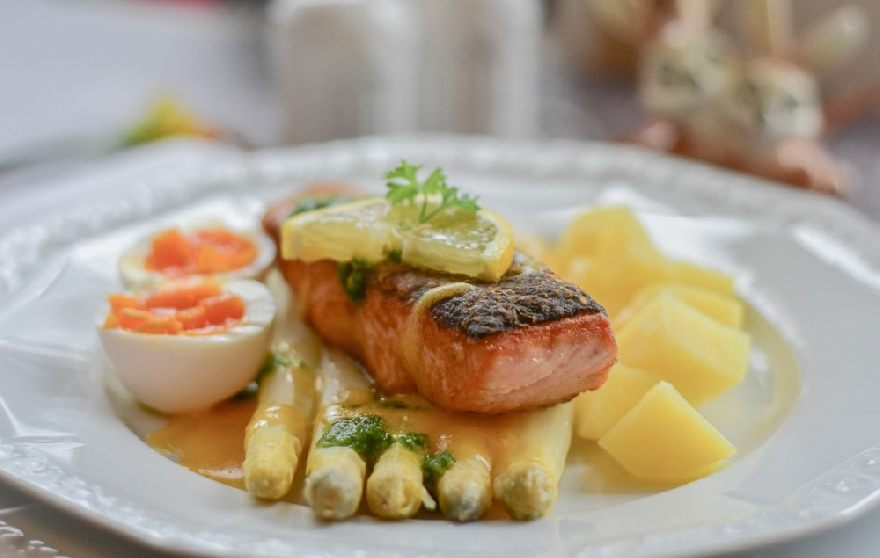 Asparagus and salmon steak