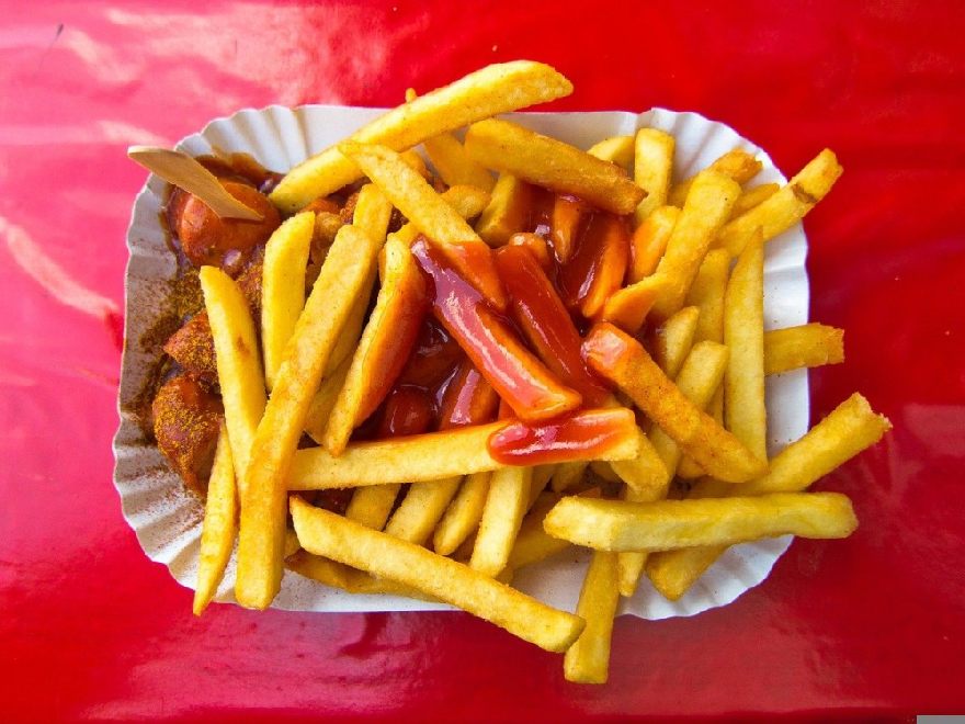 Currywurst with fries, manta plate or manta plate