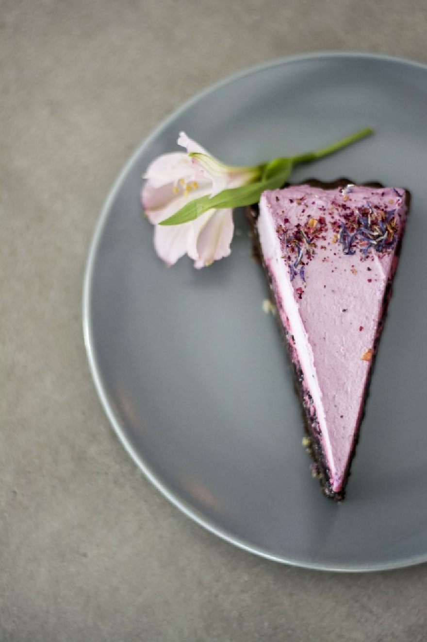 Dessert mit Stückchen Torte