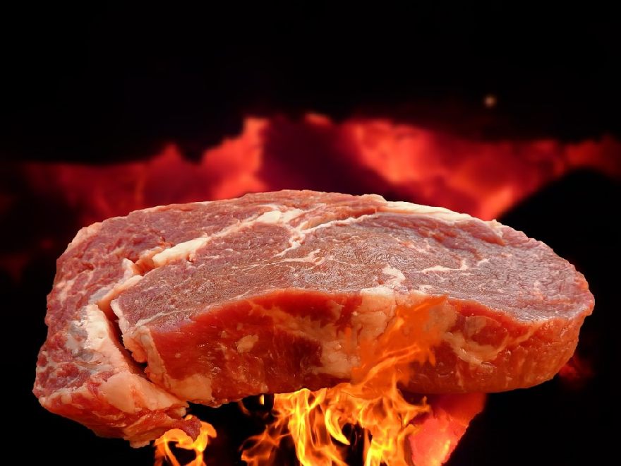 Steak über dem Feuer
