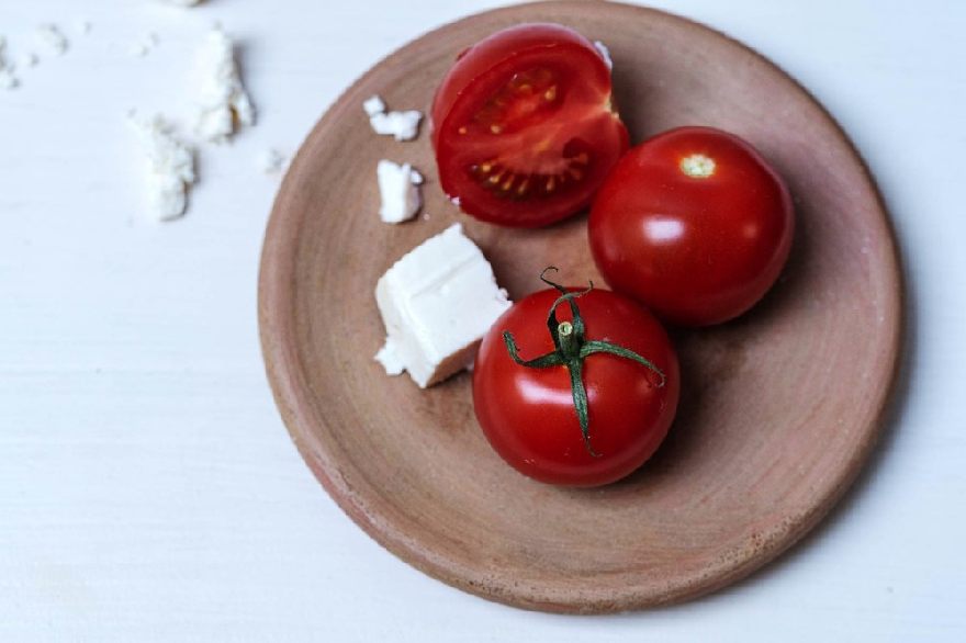 Tomatoes with sheep's cheese