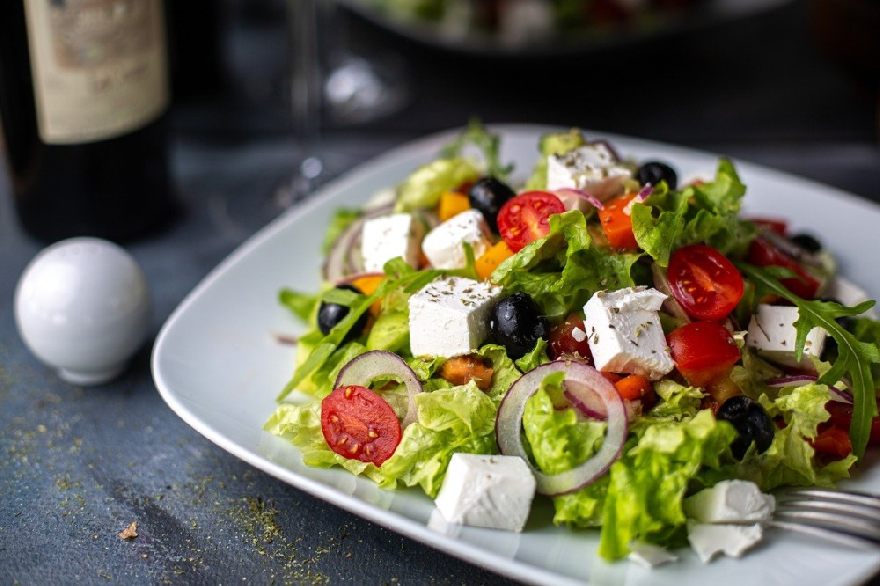 Salad with mozzarella